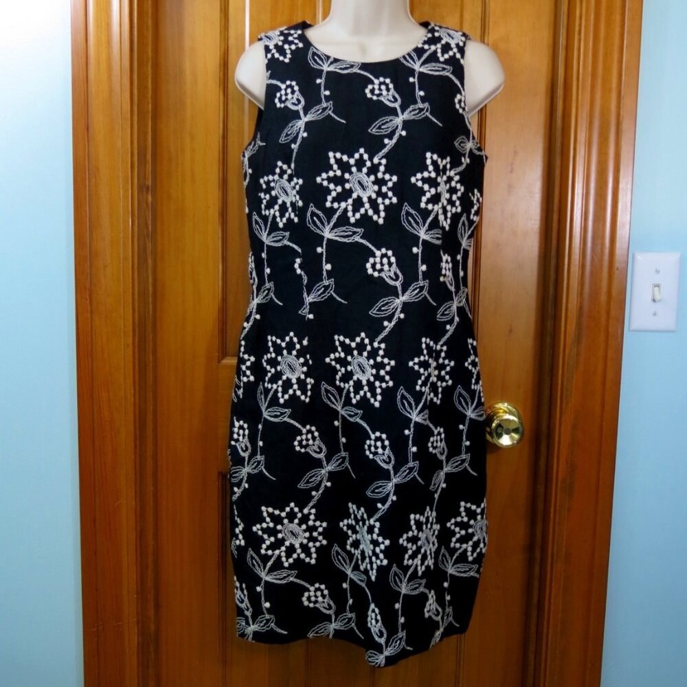 Black & White Floral Sleeveless Shift Dress